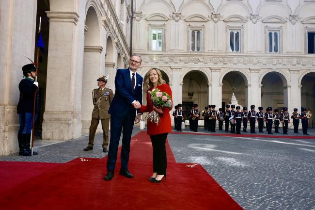 President Meloni welcomes Prime Minister Fiala to Palazzo Chigi with military honours