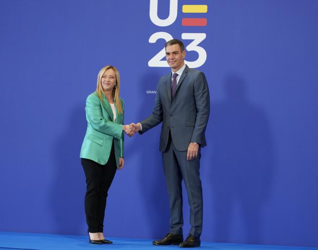 President Meloni with President Sánchez at the informal European Council meeting