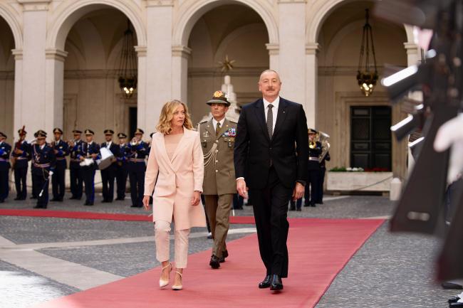 Incontro del Presidente Meloni con il Presidente della Repubblica dell'Azerbaigian