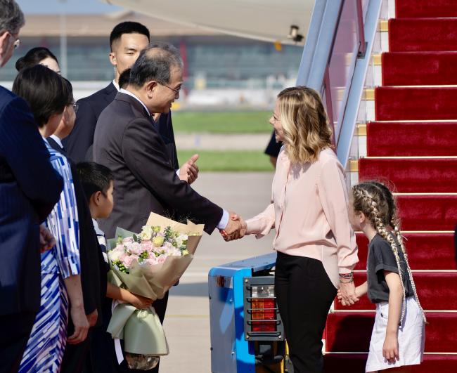 President Meloni arrives at Beijing airport